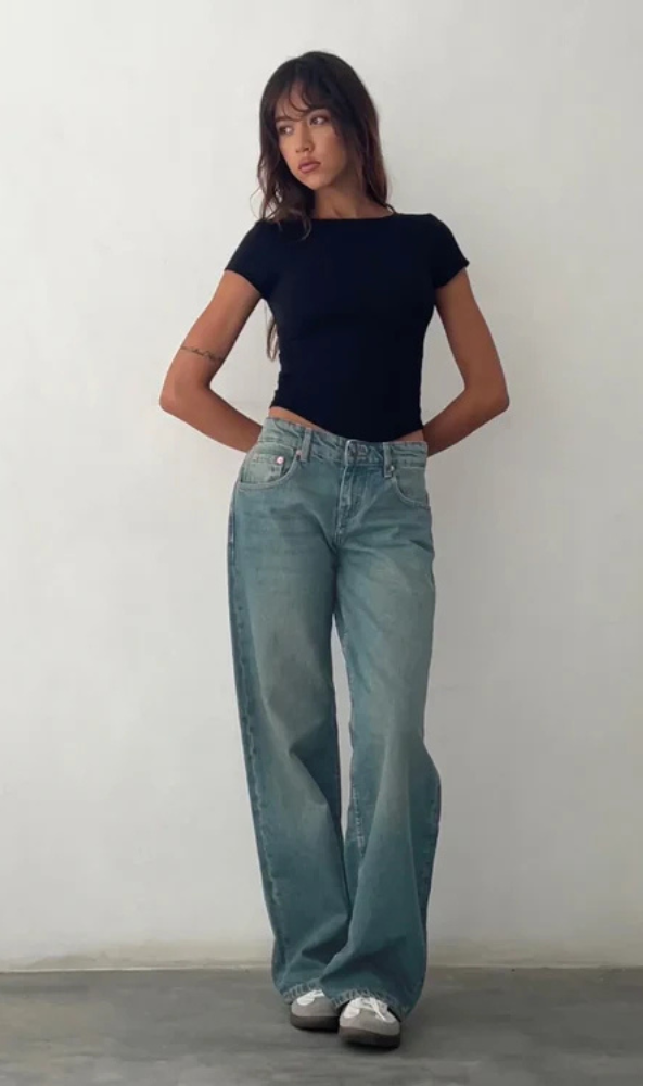 MILA | Low-Rise Jeans