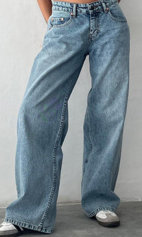 MILA | Low-Rise Jeans